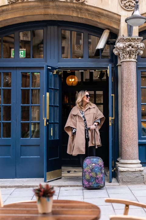 Property building, Restaurant/places to eat