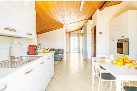 Food and drinks, Dining area, pet friendly, stove, toaster