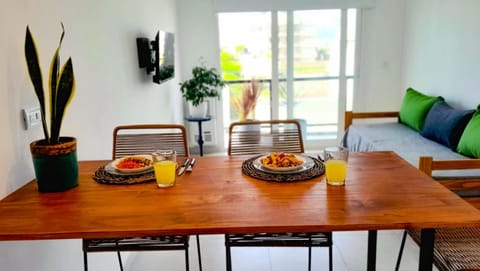 Seating area, Dining area, Food