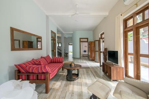 Communal lounge/ TV room, TV and multimedia, Living room, Seating area, Evening entertainment