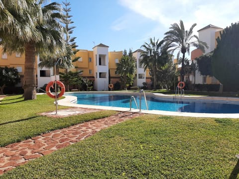 Property building, Garden, Garden, Garden view, Swimming pool, Swimming pool