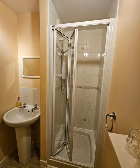 Shower, Bathroom, towels