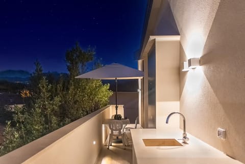 Night, Balcony/Terrace