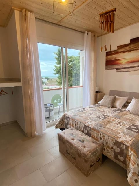 Bed, View (from property/room), Balcony/Terrace, Photo of the whole room, Bedroom