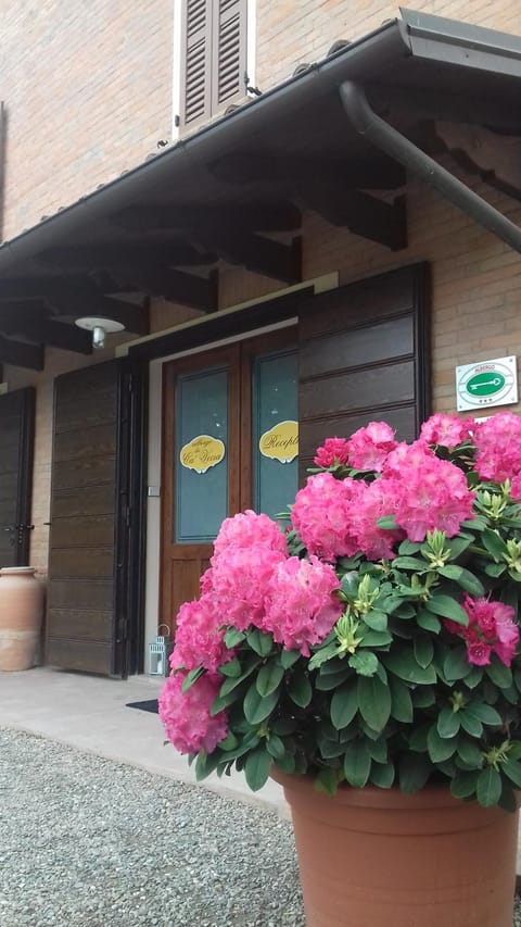 Property building, Facade/entrance, Lobby or reception