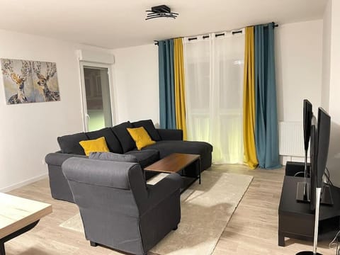 Communal lounge/ TV room, TV and multimedia, Living room