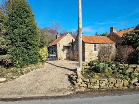 Property building, Facade/entrance, Parking