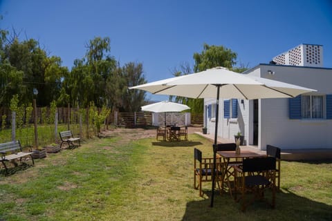Property building, Patio, Day, Garden, Garden, Garden view