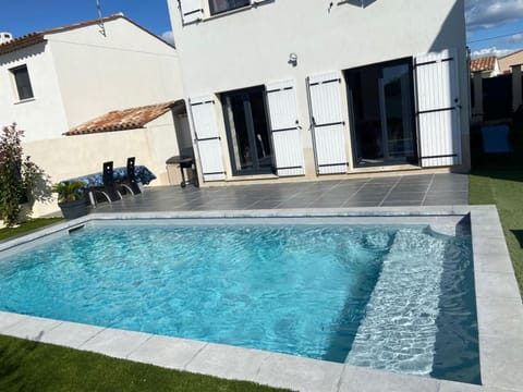 jolie villa avec piscine Villa in Saint-Maximin-la-Sainte-Baume