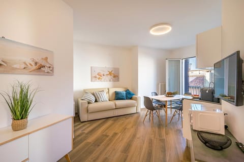 LEVANTE for a luxury stay - Front Beach Apartment in Caorle