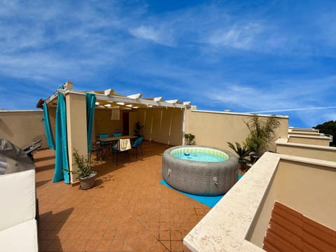 Hot Tub, View (from property/room), Balcony/Terrace