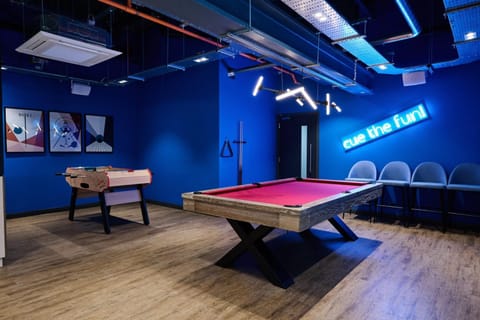 Billiard, Game Room