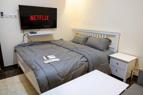 Bed, TV and multimedia, Photo of the whole room, Evening entertainment, Bedroom