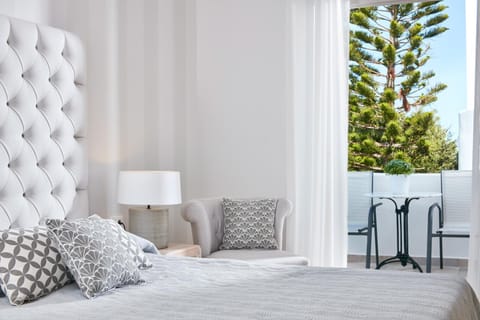 Day, Photo of the whole room