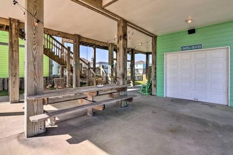 Coastal Heaven - Crystal Beach Relaxing Beach Home House in Bolivar Peninsula