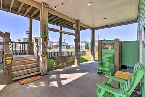 Coastal Heaven - Crystal Beach Relaxing Beach Home House in Bolivar Peninsula