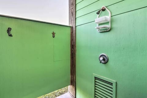 Coastal Heaven - Crystal Beach Relaxing Beach Home House in Bolivar Peninsula