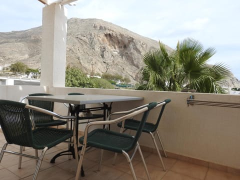 Birds Villa Apartments with Heated Pool - Including Car and Breakfast Apartment hotel in Perissa