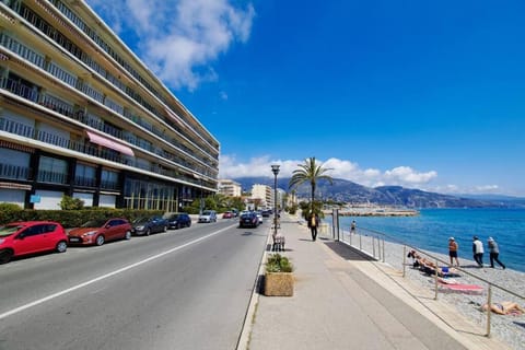 French Riviera: Seafront apt & pool near Monaco Apartment in Roquebrune-Cap-Martin