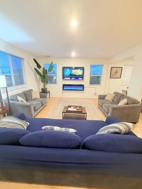 #stayRioVista -Country Club House with Hot Tub-Sauna-Firepit-Garden-Games Villa in San Francisco Bay Area