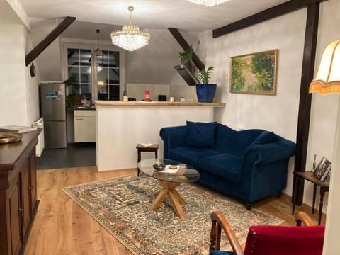 Kitchen or kitchenette, Seating area