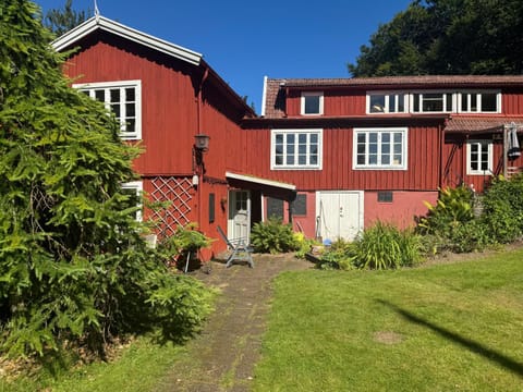 Property building, Spring, Day, Garden