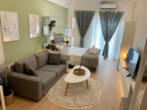 TV and multimedia, Living room, Seating area, air conditioner