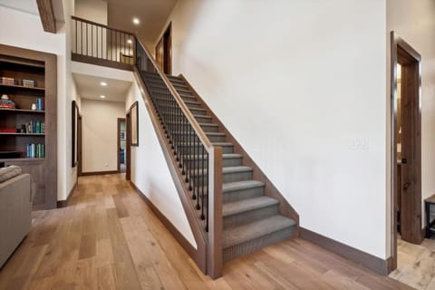 Dancing Rock "Grandview Lodge" (Caldera Springs) House in Oregon