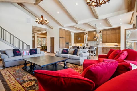 Dancing Rock "Grandview Lodge" (Caldera Springs) House in Oregon