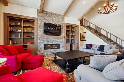 Dancing Rock "Grandview Lodge" (Caldera Springs) House in Oregon