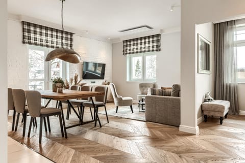 Communal lounge/ TV room, TV and multimedia, Living room, Seating area, Dining area