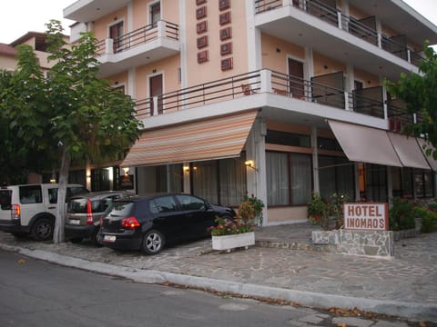 Facade/entrance