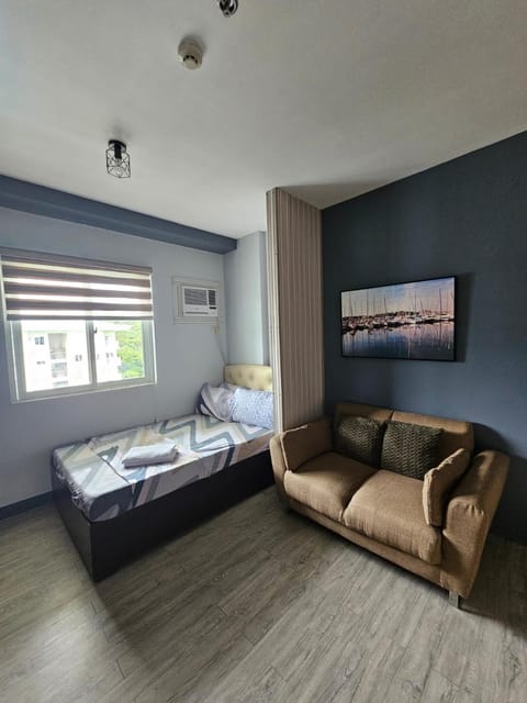Bed, Seating area