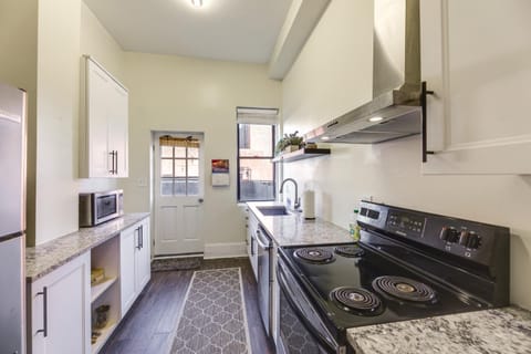 Cincinnati Retreat with Patio and Grill! House in Over The Rhine