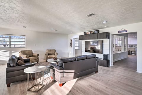 Spacious Family Home with Backyard in Gainesville! House in Gainesville