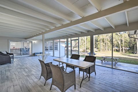 Spacious Family Home with Backyard in Gainesville! House in Gainesville