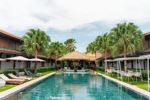 Property building, Swimming pool