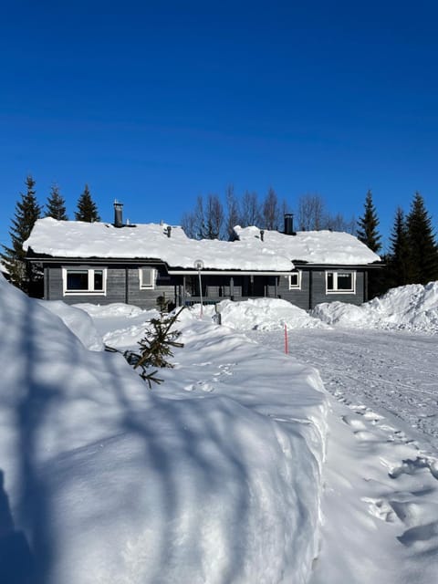 Yllästölli 2 D, Äkäslompolo Apartment in Norrbotten County, Sweden