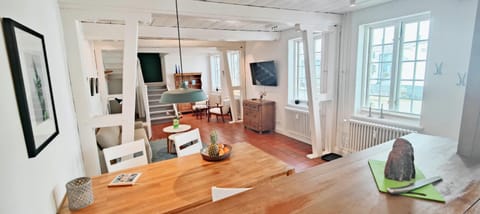 TV and multimedia, Living room, Dining area
