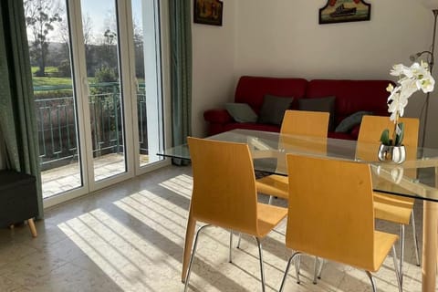 View (from property/room), Balcony/Terrace, Living room, Seating area, Dining area