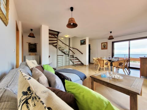 View (from property/room), Living room, Decorative detail, Seating area, Dining area