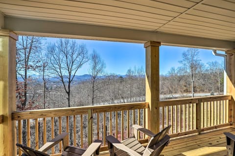 Mtn Views, Walkable Location Asheville Retreat! House in Woodfin