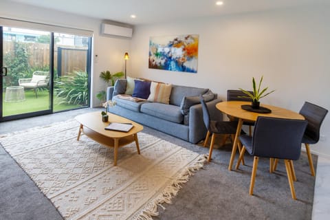 Garden, Living room, Decorative detail, Seating area, Dining area, Evening entertainment, air conditioner