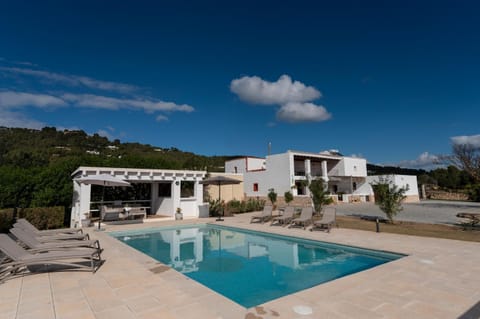Property building, Natural landscape, Pool view