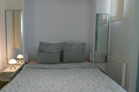 Studio Neuf, Meublé avec climatisation et parking payants Apartment in Île-de-France