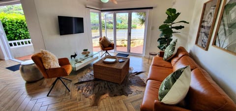 Communal lounge/ TV room, TV and multimedia, Living room, Dining area, Evening entertainment