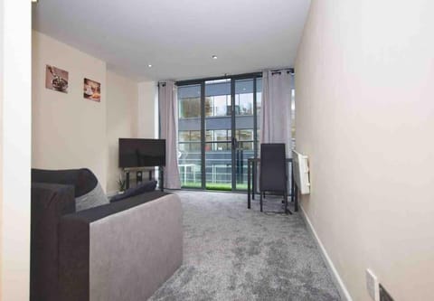 TV and multimedia, Living room, Seating area, Evening entertainment