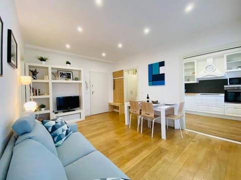 TV and multimedia, Kitchen or kitchenette, Living room