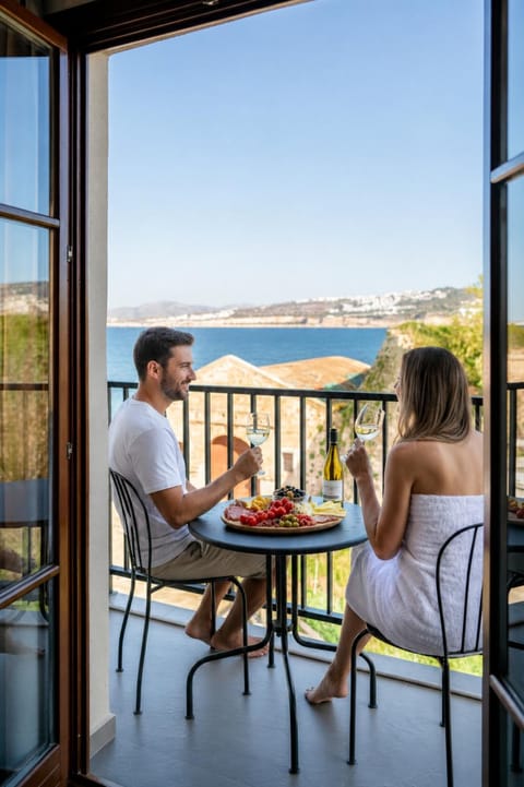 Day, People, Balcony/Terrace, Seating area, Drinks, group of guests