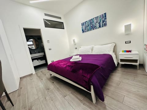 Bedroom, towels